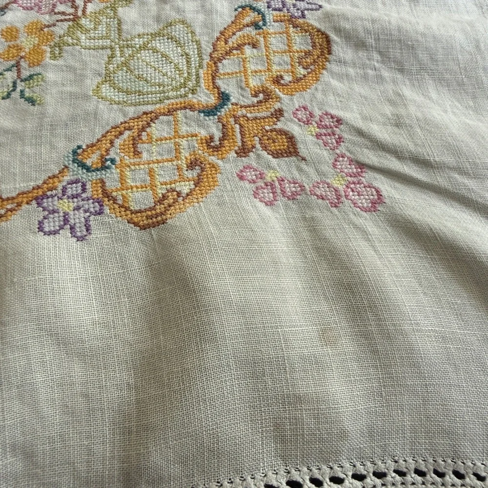Vintage Hand Embroidered Linen Tablecloth Floral Cross Stitch White Lace 33